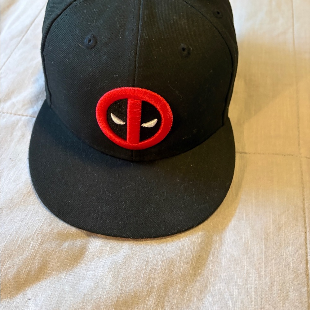 Lids Exclusive Men’s Marvel Black Deadpool Hat , Fitted Size 7 3/4